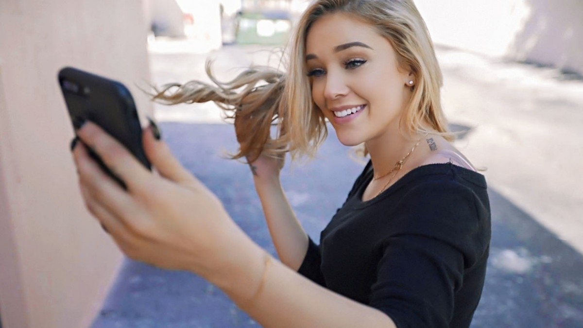Kali Roses - Blonde GF Loves Big Dick